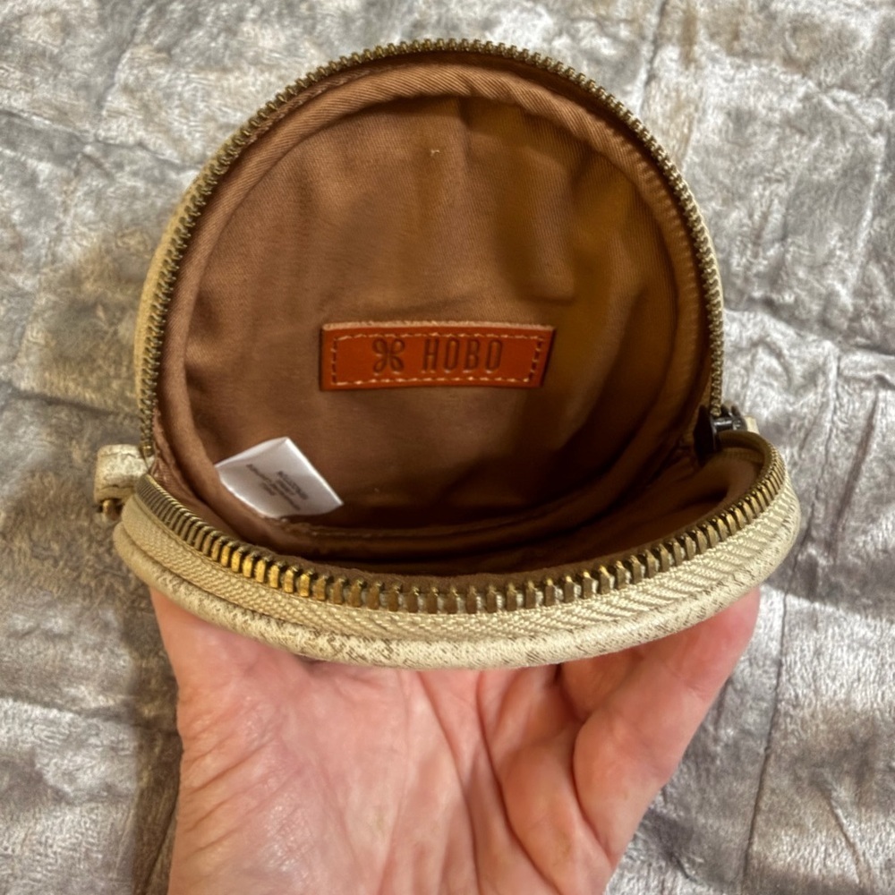 HOBO Round Leather Coin Purse / Pouch – Cream / Sand Metallic - Picture 3 of 5